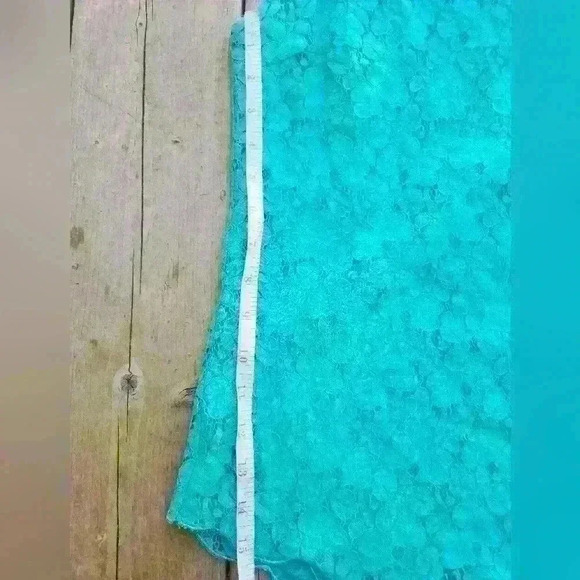 LA CHATEAU TEAL LACE TANK TOP - Picture 5 of 8